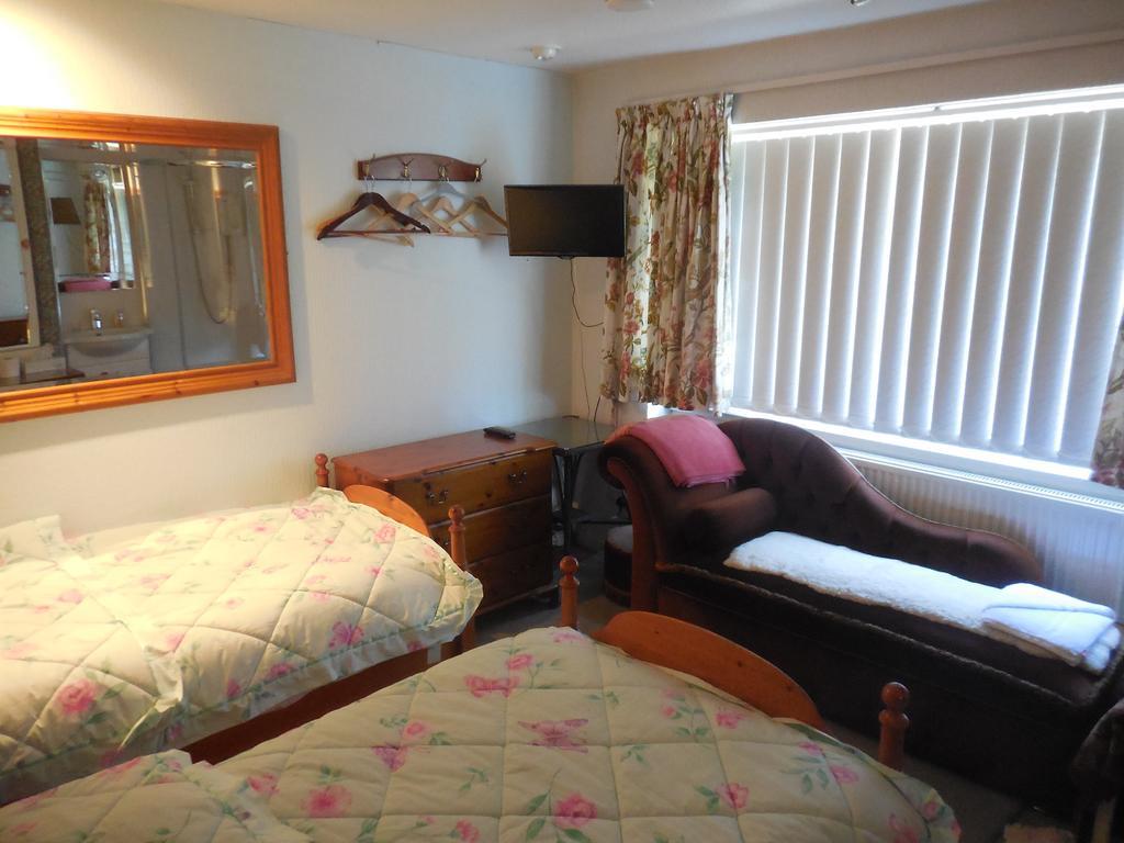 The Tulip Tree Hotel Wilmslow Room photo